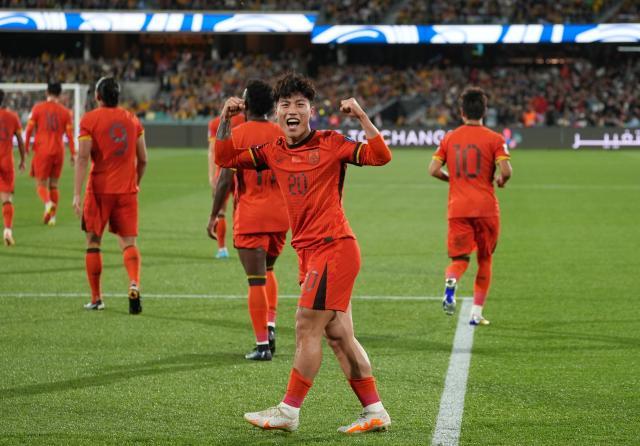 谢文能首球夜却满怀遗憾:伤退后目睹输球有心无力