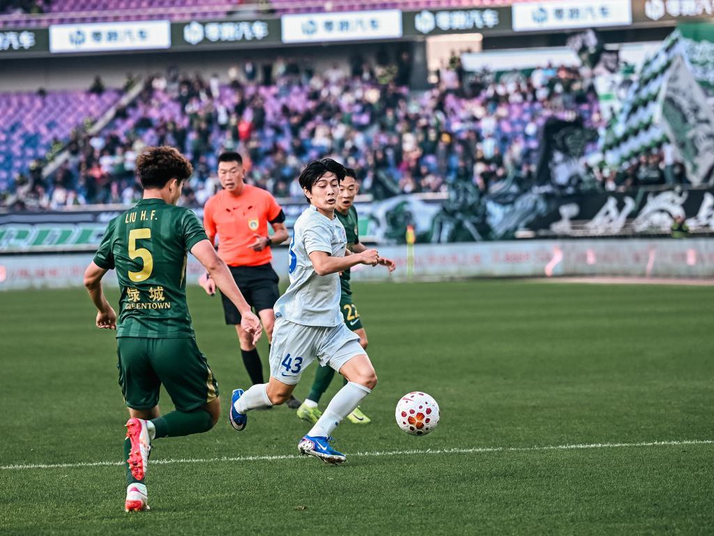 开云-中超观察|超高上座率令人欣喜,争议判罚需要警惕